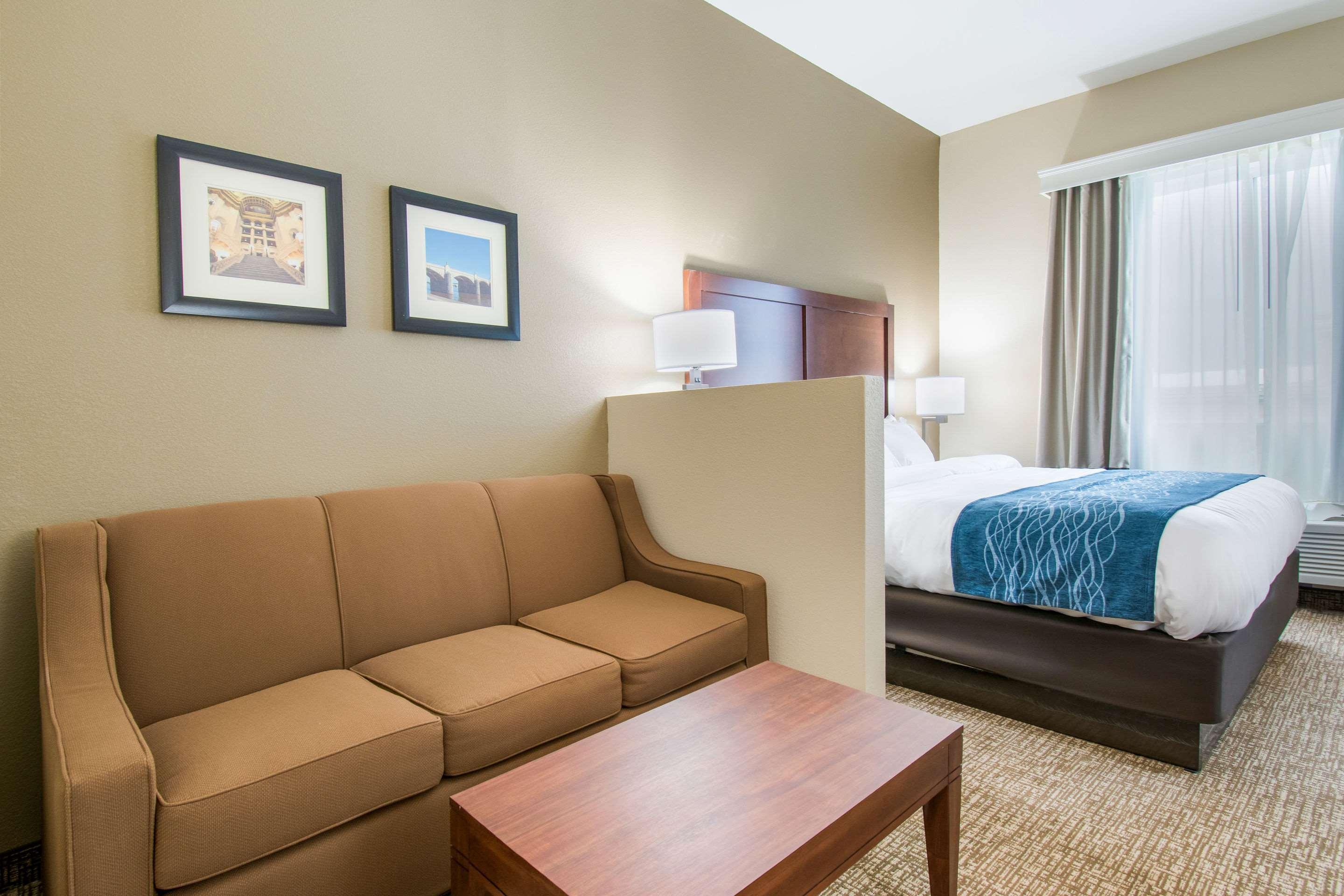 Comfort Inn & Suites Harrisburg - Hershey West Ngoại thất bức ảnh